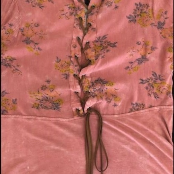 Gimmicks by BKE - cute floral top 🌸🌺 - Picture 4 of 5